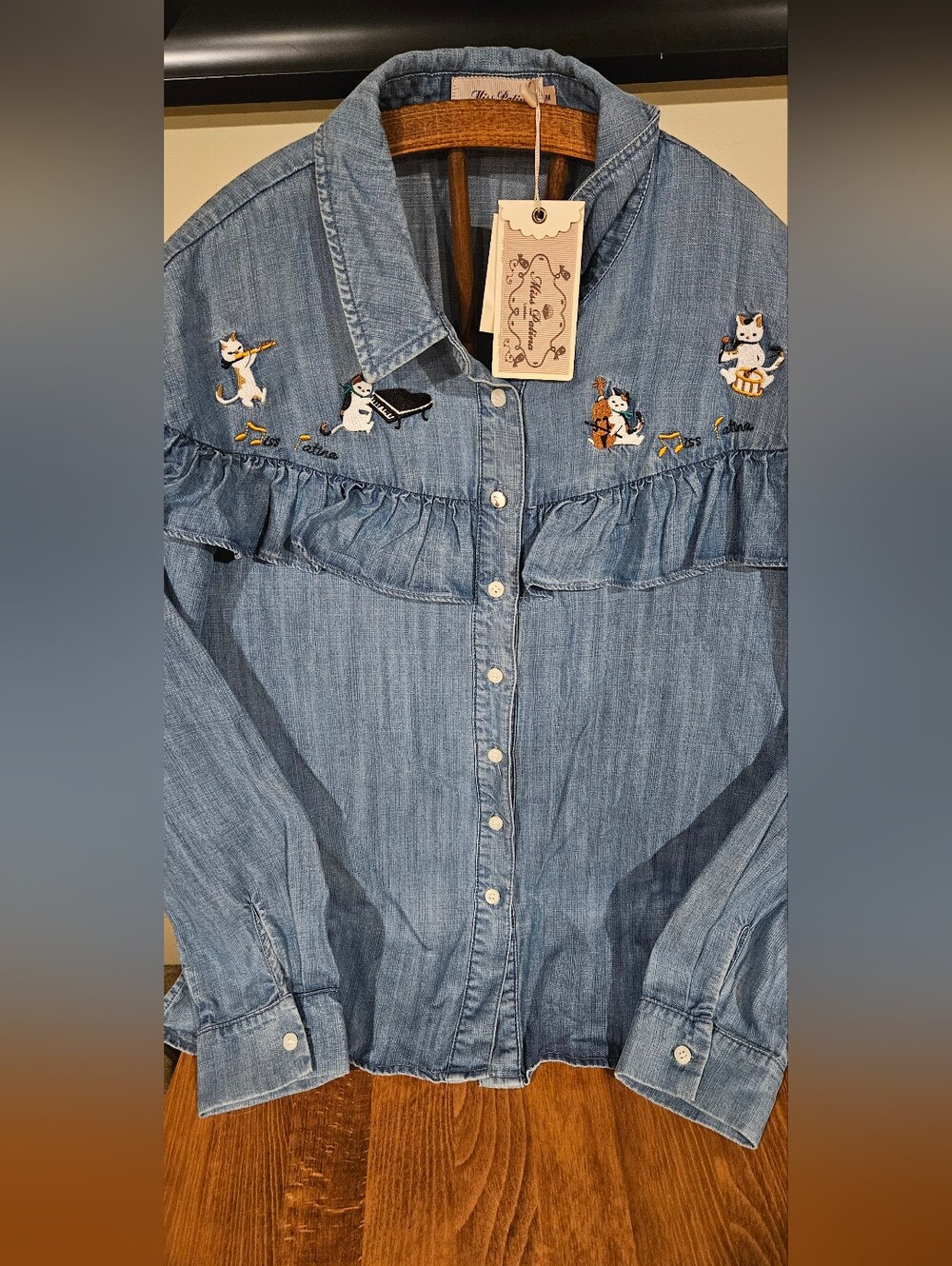 NWT Miss Patina Embrodered Cat Shirt